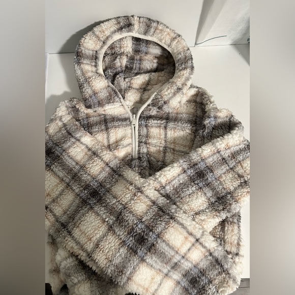 Sherpa Sweater - Plaid - Picture 1 of 5